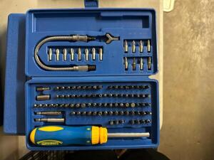 RATCHETING SCREWDRIVER KIT WITH HARD SHELL CASE