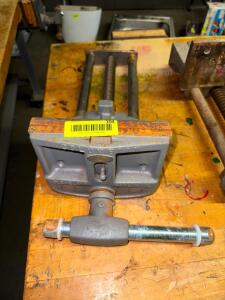 BENCH VISE