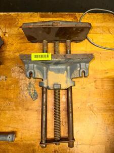 BENCH VISE