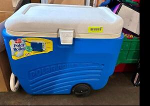 ROLLING IGLOO COOLER WITH WATER CONTAINER