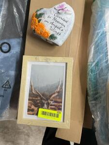 PICTURE FRAME AND DECORATION SET