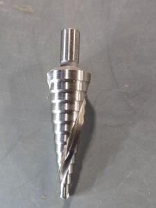 DESCRIPTION: (2) HSS STEP DRILL BIT BRAND/MODEL: HERTEL 43274745 SIZE: 3/8" SD 3/16" MIN DIA RETAIL$: $128.30 QTY: 2