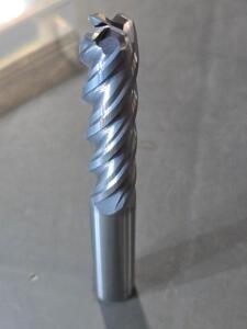 DESCRIPTION: (2) CARBIDE SQ END MILL BRAND/MODEL: MELIN TOOL VXMG4T-1616-R120 SIZE: 1/2" DIA 2" LOC RETAIL$: $205.77 QTY: 2