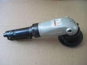 DESCRIPTION: (1) ANGLE GRINDER BRAND/MODEL: DAEWOO/DAG-7LG INFORMATION: NO LOAD SPEED: 7600RPM/36 CFM SIZE: 12.83"L X 1/4"THREAD AIR INLET RETAIL$: 25