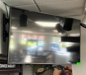 43" WALL MOUNTED LCD SIGNAGE SCREEN