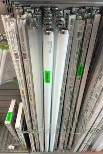 (32) ASSORTED FLUORESCENT LIGHT BULBS