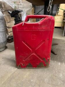 METAL 5 GALLON GAS CAN