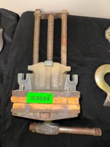 7" COLUMBIAN BENCH VISE