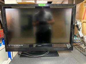 VIZIO 32" FLAT SCREEN TV