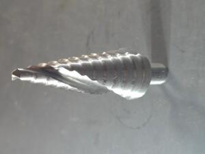 DESCRIPTION: (2) HSS STEP DRILL BIT BRAND/MODEL: HERTEL 43274745 SIZE: 3/8" SD 3/16" MIN DIA RETAIL$: $128.30 QTY: 2