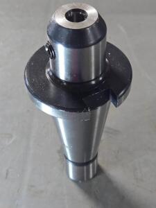 DESCRIPTION: (1) NMTB40 TAPER SHANK END MILL HOLDER BRAND/MODEL: VC 210-4750 SIZE: 3/4" HOLE RETAIL$: $117.84 QTY: 1