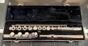 FRENCH MODEL FLUTE WITH CASE