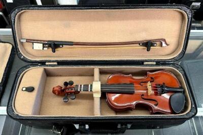 1/16 VIOLIN WITH CASE & BOW