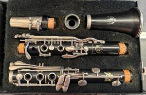 PLASTIC CLARINET WITH CASE