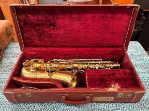 ALTO SAXOPHONE WITH CASE