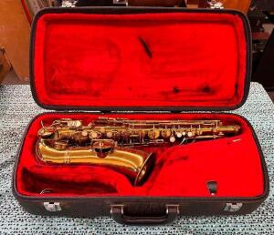 ALTO SAXOPHONE WITH CASE