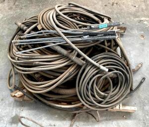 ASSORTED PRESSURE WASHER HOSES AND GUNS AS SHOWN