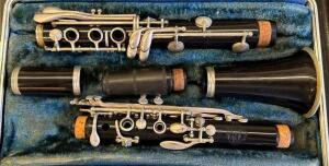 COLLEGIATE CLARINET WITH CASE