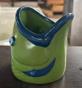 FISH HEAD PEN AND PENCIL CUP