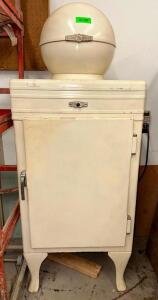 VINTAGE GENERAL ELECTRIC REFRIGERATOR