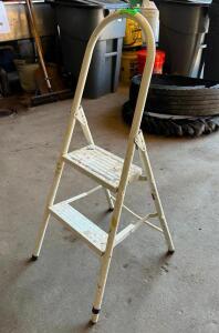 METAL STEPLADDER