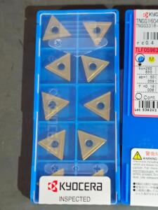 DESCRIPTION: (20) CARBIDE TURNING INSERTS BRAND/MODEL: KYOCERA TNGG160404R-B RETAIL$: $484.00 QTY: 20