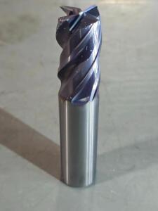 DESCRIPTION: (1) CARBIDE SQ END MILL BRAND/MODEL: SGS 46372 SIZE: 18mm DIA 32mm LOC RETAIL$: $290.46 QTY: 1