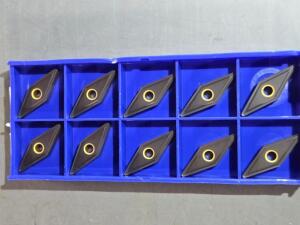 DESCRIPTION: (10) CARBIDE TURNING INSERTS BRAND/MODEL: SUMITOMO VNMG332ENZ AC 405K RETAIL$: $195.30 QTY: 10