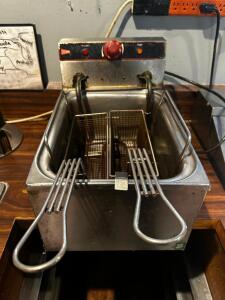 COUNTER TOP ELECTRIC FRYER.