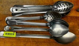 DESCRIPTION (1) LOT OF ASSORTED STAINLESS SERVING SPOONS THIS LOT IS: ONE MONEY LOCATION KITCHEN QTY 1