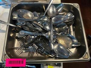 DESCRIPTION STAINLESS INSERT W/ CONTENTS - ASSORTED SILVERWARE. THIS LOT IS: ONE MONEY LOCATION ROOM 1 QTY 1