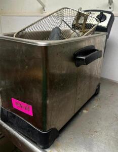 DESCRIPTION COUNTER TOP ELECTRIC FRYER. LOCATION KITCHEN QTY 1