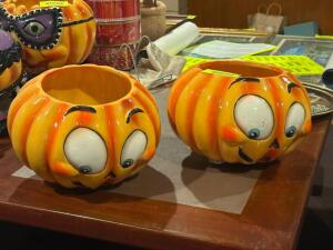 DESCRIPTION: VINTAGE HALLOWEEN POTS ADDITIONAL INFORMATION: SOLD AS SET. LOCATION: ROOM 3 THIS LOT IS: ONE MONEY QTY: 1