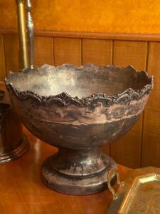 DESCRIPTION: VINTAGE BEVERAGE BOWL LOCATION: BANQUET ROOM THIS LOT IS: ONE MONEY QTY: 1