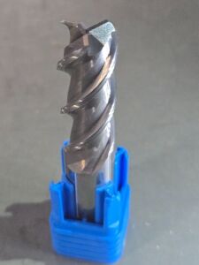 DESCRIPTION: (1) SOLID CARBIDE CORNER RADIUS END MILL BRAND/MODEL: OSG 20425600 SIZE: 5/8" DIA 1-5/8" LOC 0.0900" RAD RETAIL$: $196.20 QTY: 1