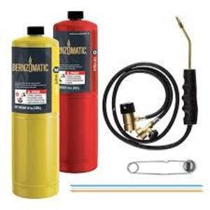 DESCRIPTION: (1) BRAZING TORCH KIT BRAND/MODEL: BERNZOMATIC RETAIL$: $139.99 EA QTY: 1