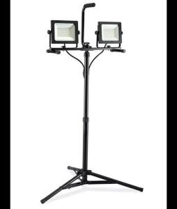 DESCRIPTION: (1) LED WORK LIGHT BRAND/MODEL: MCM #29-7490 SIZE: 120V 2X20 RETAIL$: $150.00 EA QTY: 1