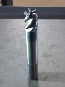 DESCRIPTION: (1) CARBIDE CORNER RADIUS END MILL BRAND/MODEL: ACCUPRO 42514422 SIZE: 3/4" DIA 1" LOC RETAIL$: $242.85 QTY: 1