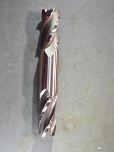 DESCRIPTION: (2) HSS DE SQ END MILL BRAND/MODEL: HERTEL 41117714 SIZE: 15/16" DIA 1-7/8" LOC 1" SD RETAIL$: $215.26 QTY: 2