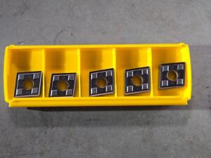 DESCRIPTION: (5) CARBIDE TURNING INSERTS BRAND/MODEL: KENNAMETAL CNMG542UP RETAIL$: $182.90 QTY: 5