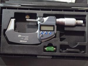 DESCRIPTION: (1) IP65 ELECTRONIC OUTSIDE MICROMETER BRAND/MODEL: MITUTOYO 293-331-30 SIZE: 2" MAX RETAIL$: $333.00 QTY: 1