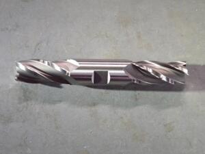 DESCRIPTION: (1) HSS DE SQ END MILL BRAND/MODEL: HERTEL 41117714 SIZE: 15/16" DIA 1-7/8" LOC 1" SD RETAIL$: $215.26 QTY: 1