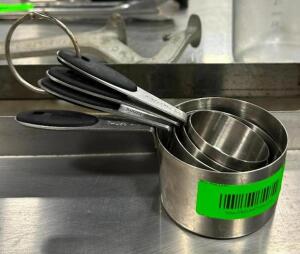 DESCRIPTION: STAINLESS MEASURING CUP SET QTY: 1