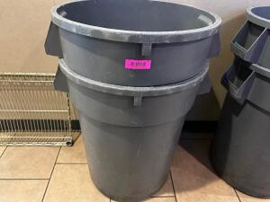 DESCRIPTION (2) 44 GALLON RUBBERMAID BRUTE TRASH CANS BRAND / MODEL: RUBBERMAID THIS LOT IT: SOLD BY THE PIECE SIZE 44 GALLON LOCATION FRONT QTY 2