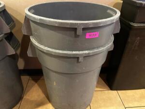 DESCRIPTION (2) 44 GALLON RUBBERMAID BRUTE TRASH CANS BRAND / MODEL: RUBBERMAID THIS LOT IT: SOLD BY THE PIECE SIZE 44 GALLON LOCATION FRONT QTY 2