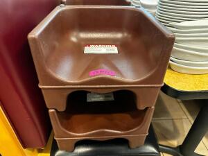 DESCRIPTION (2) BROWN PLASTIC BOOSTER SEATS. THIS LOT IT: SOLD BY THE PIECE LOCATION FRONT QTY 2