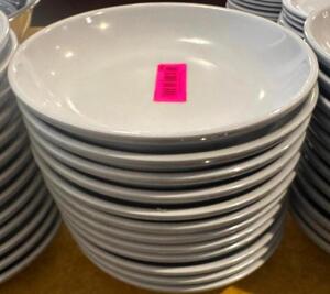 DESCRIPTION (12) 9" PLASTIC PLATES ( WHITE ) THIS LOT IT: SOLD BY THE PIECE SIZE 9" LOCATION FRONT QTY 12