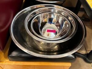 DESCRIPTION 18" THREE PIECE STAINLESS MIXING BOWL SET. THIS LOT IT: SOLD BY THE PIECE LOCATION FRONT QTY 3