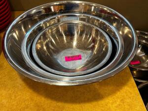 DESCRIPTION 18" THREE PIECE STAINLESS MIXING BOWL SET. THIS LOT IT: SOLD BY THE PIECE LOCATION FRONT QTY 3