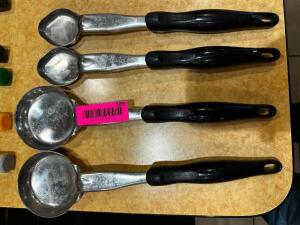 DESCRIPTION (4) ASSORTED PORTION SERVERS. THIS LOT IT: SOLD BY THE PIECE LOCATION FRONT QTY 4